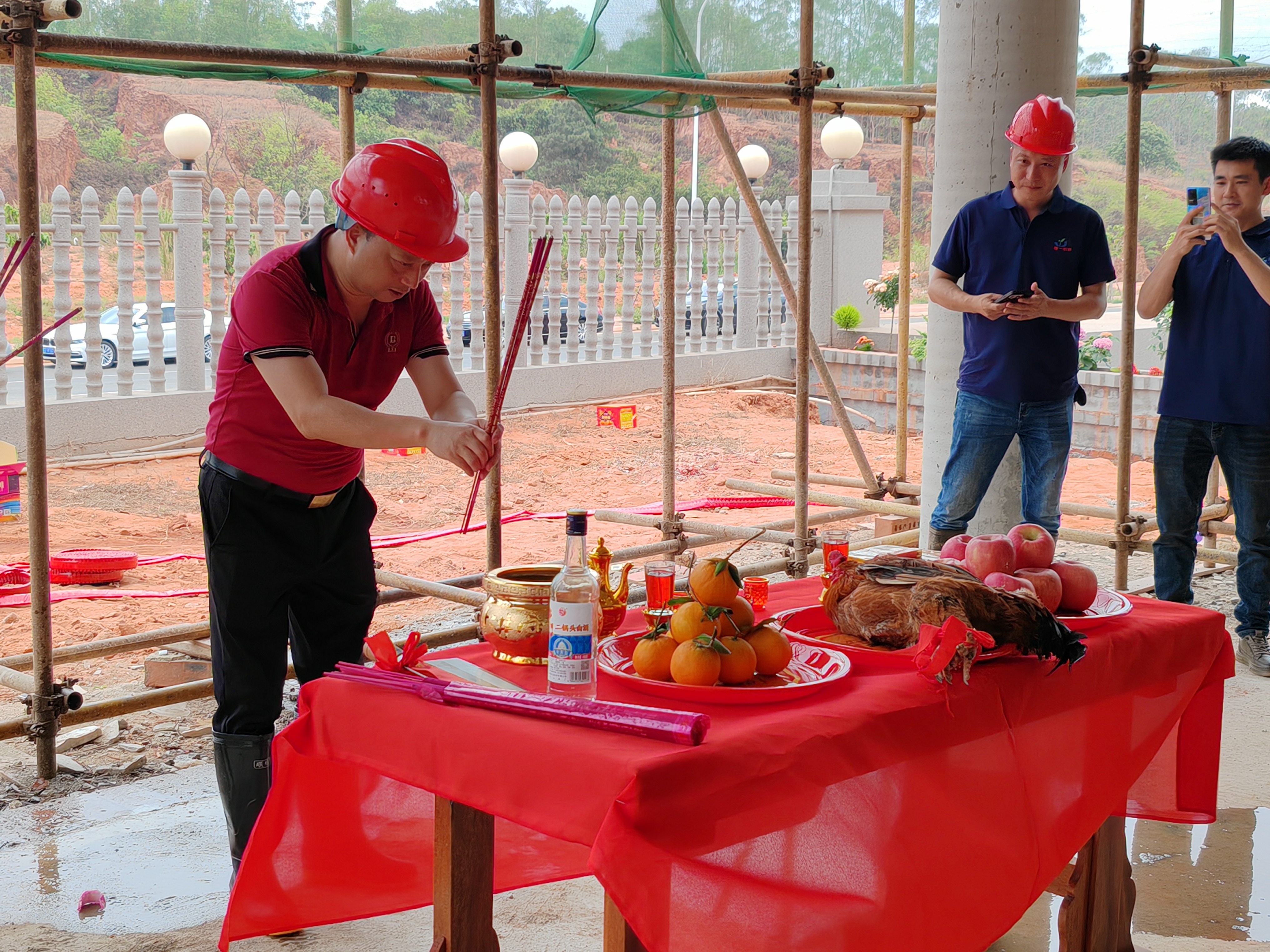 主體結(jié)構(gòu)順利封頂大吉