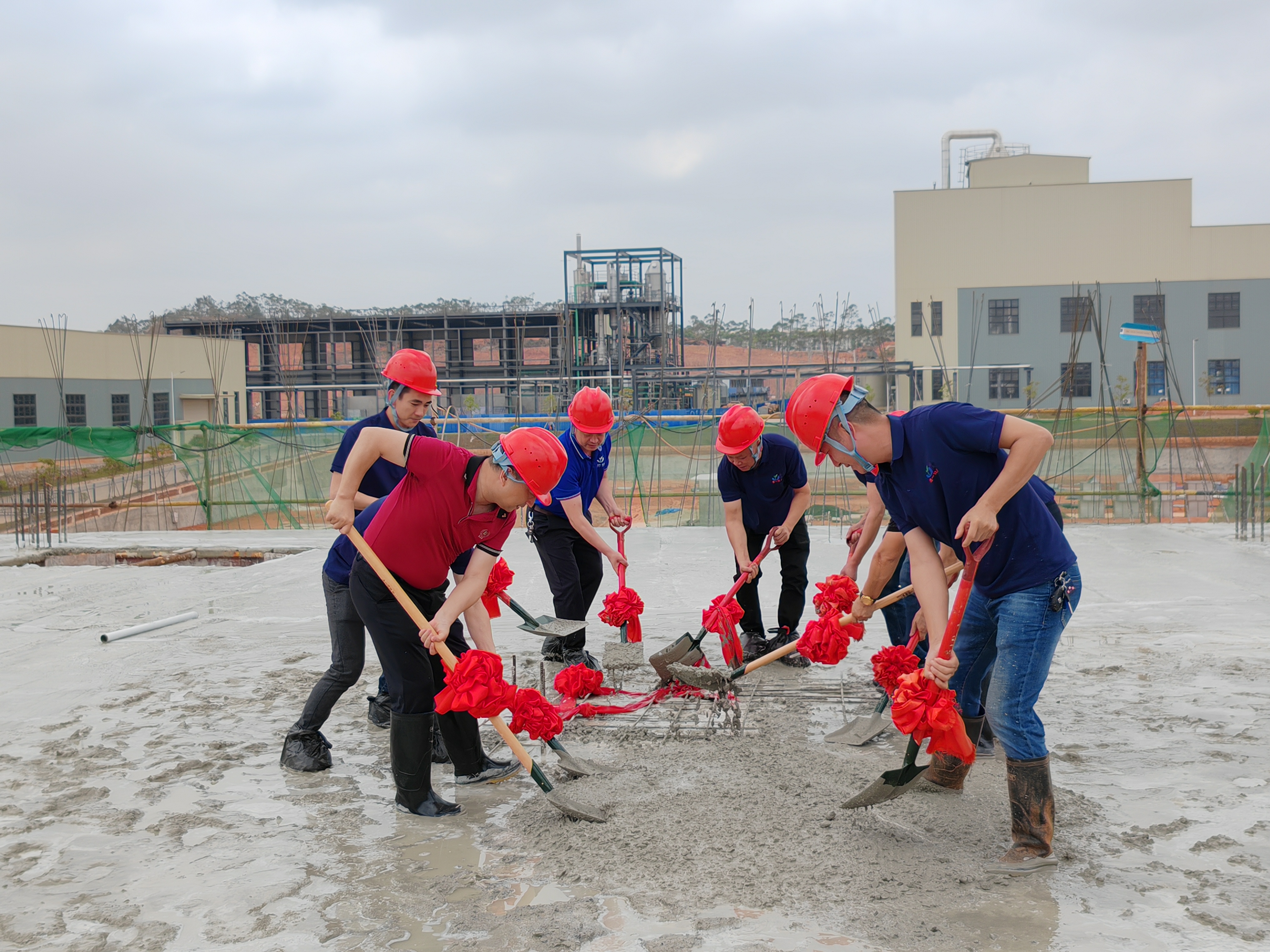 主體結(jié)構(gòu)順利封頂大吉